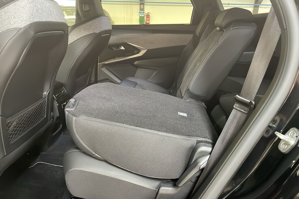Peugeot 5008 HYBRID 145CH E-DCS6 GT