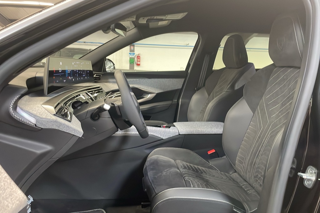 Peugeot 5008 HYBRID 145CH E-DCS6 GT