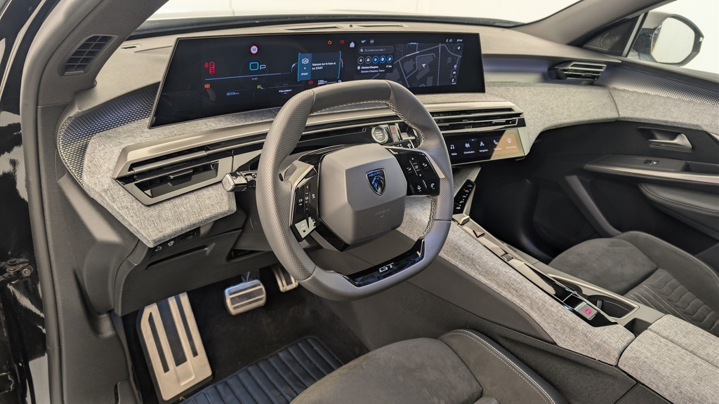 Peugeot 5008 HYBRID 145CH E-DCS6 GT