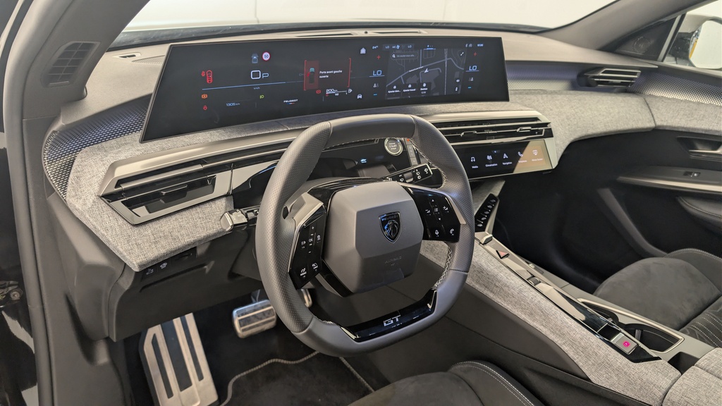 Peugeot 5008 HYBRID 145CH E-DCS6 GT