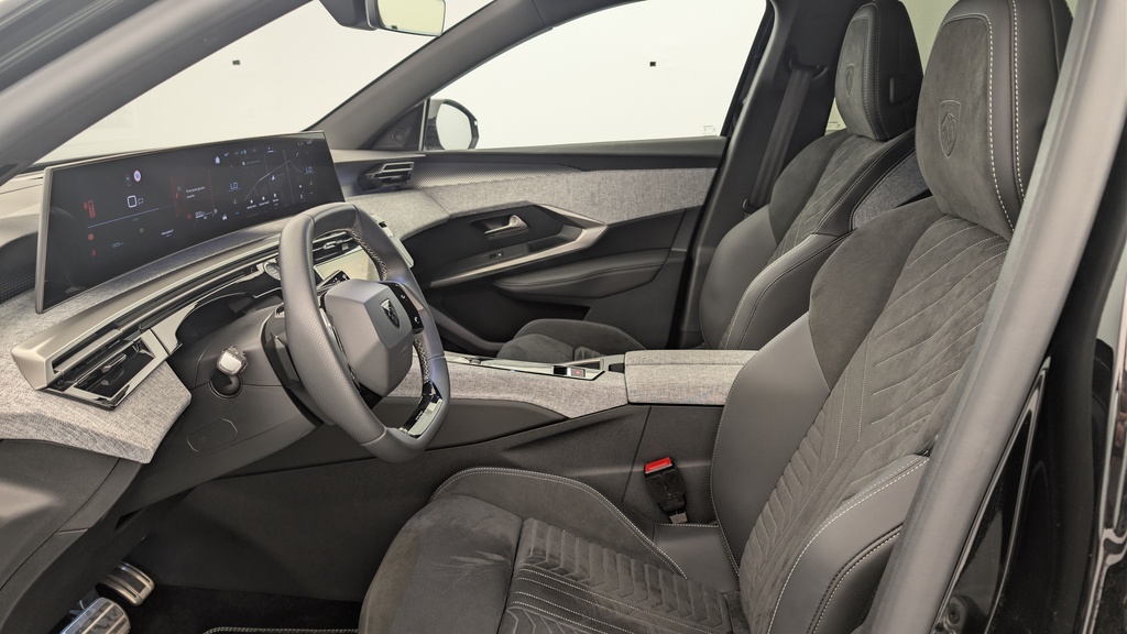 Peugeot 5008 HYBRID 145CH E-DCS6 GT