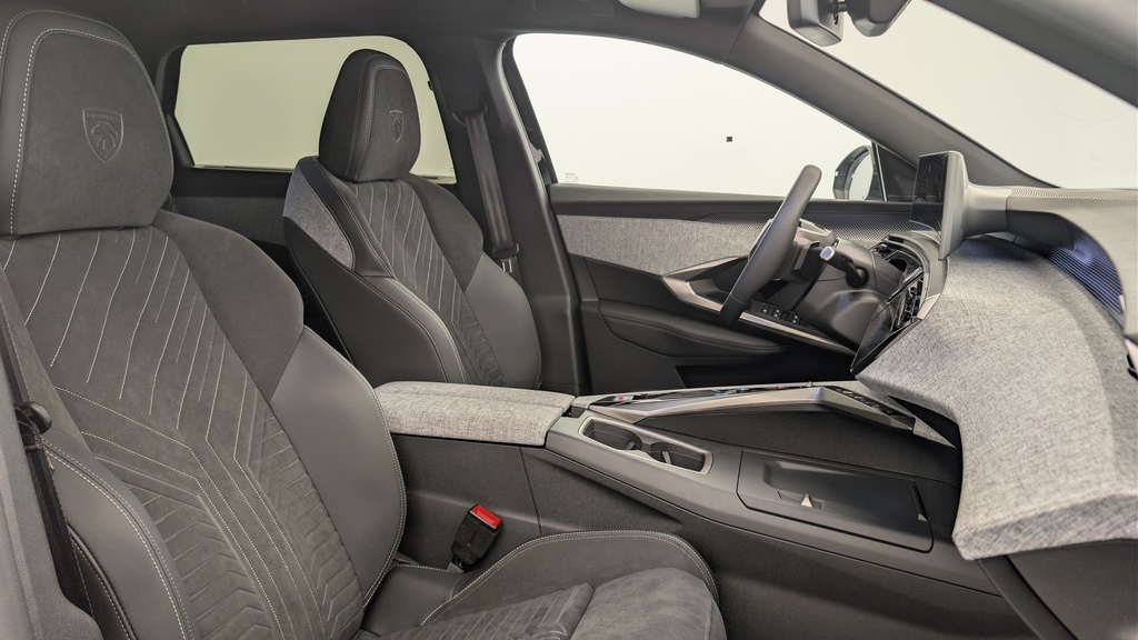 Peugeot 5008 HYBRID 145CH E-DCS6 GT