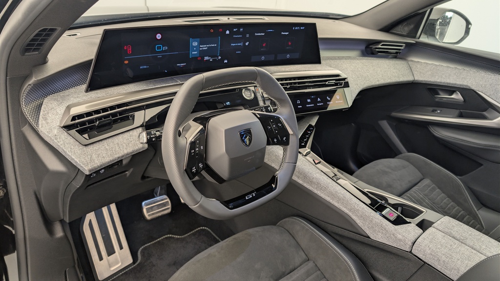 Peugeot 5008 HYBRID 145CH E-DCS6 GT