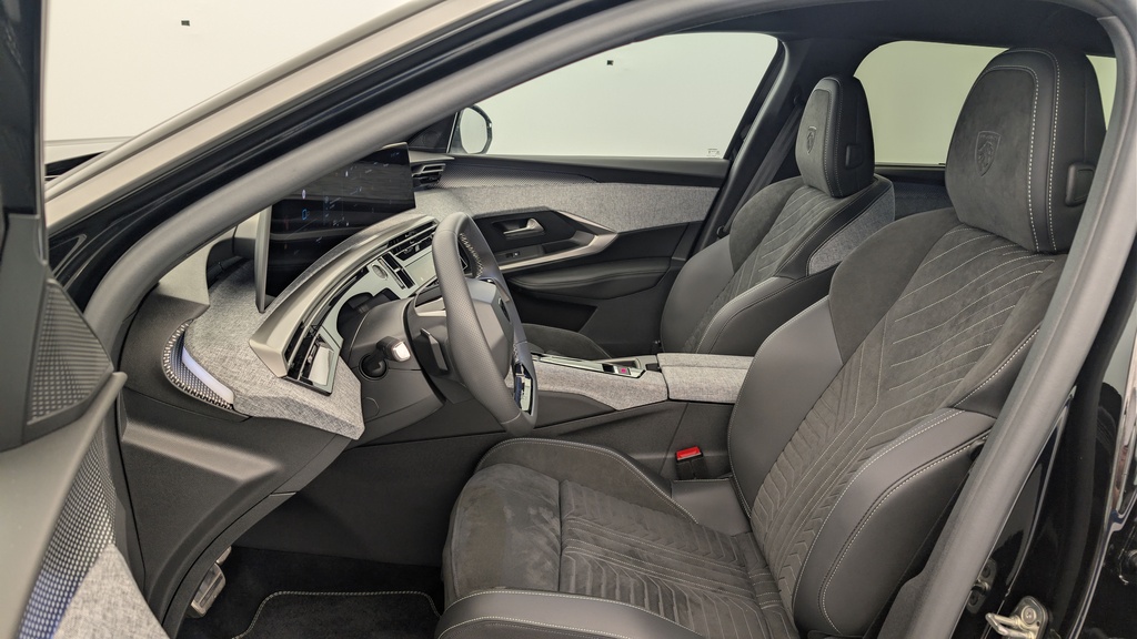 Peugeot 5008 HYBRID 145CH E-DCS6 GT