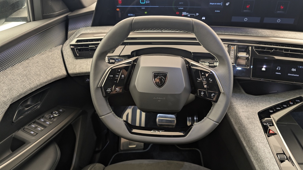 Peugeot 5008 HYBRID 145CH E-DCS6 GT