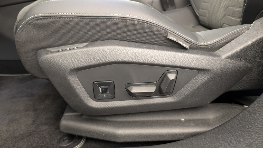 Peugeot 5008 HYBRID 145CH E-DCS6 GT