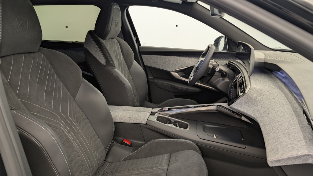 Peugeot 5008 HYBRID 145CH E-DCS6 GT