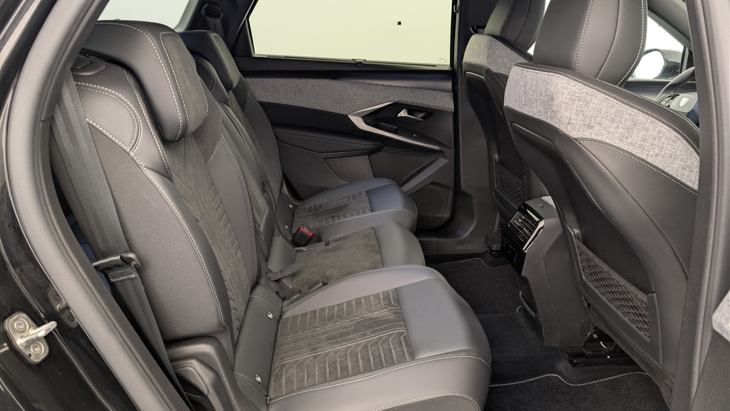 Peugeot 5008 HYBRID 145CH E-DCS6 GT