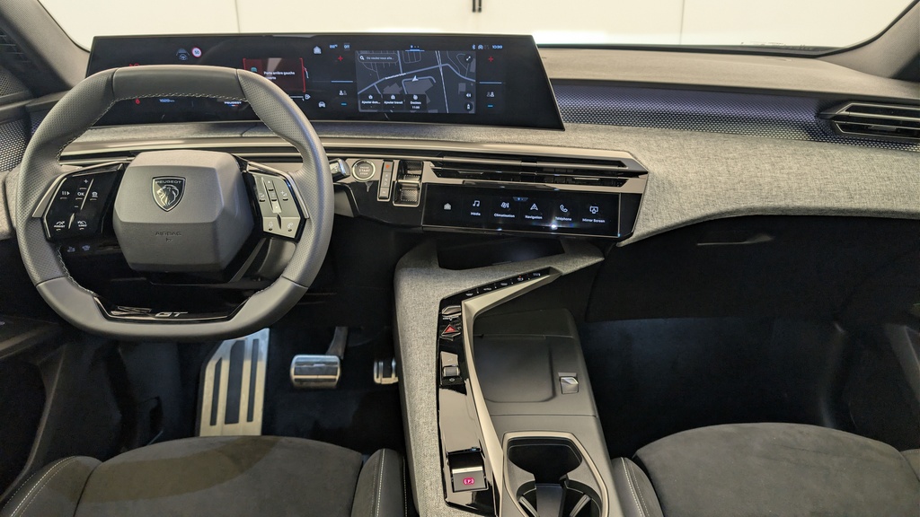Peugeot 5008 HYBRID 145CH E-DCS6 GT