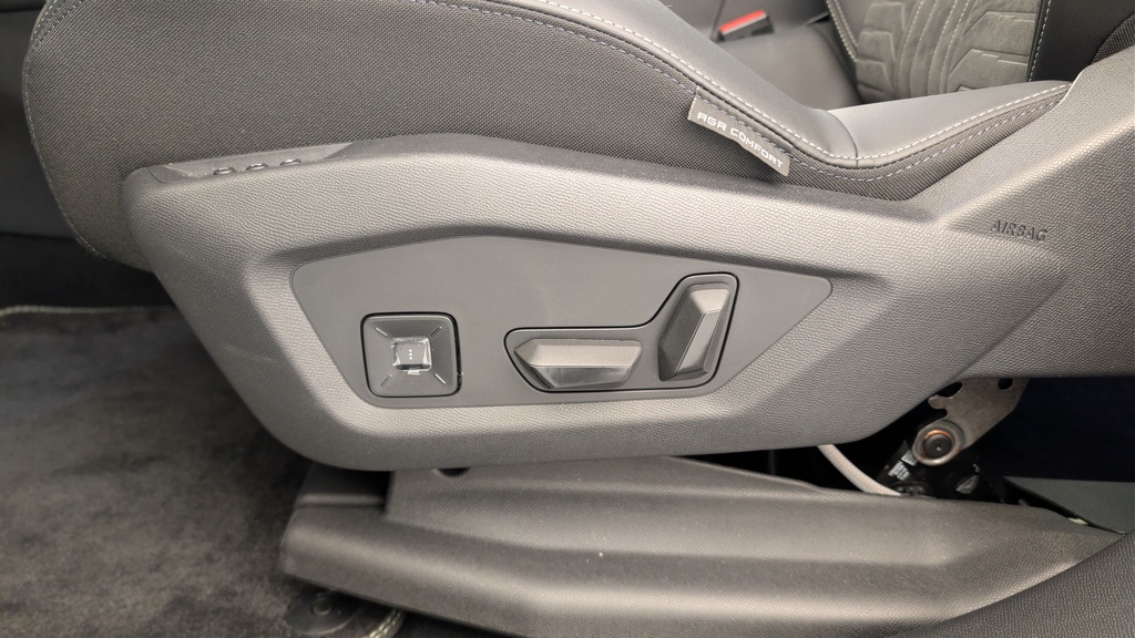 Peugeot 5008 HYBRID 145CH E-DCS6 GT
