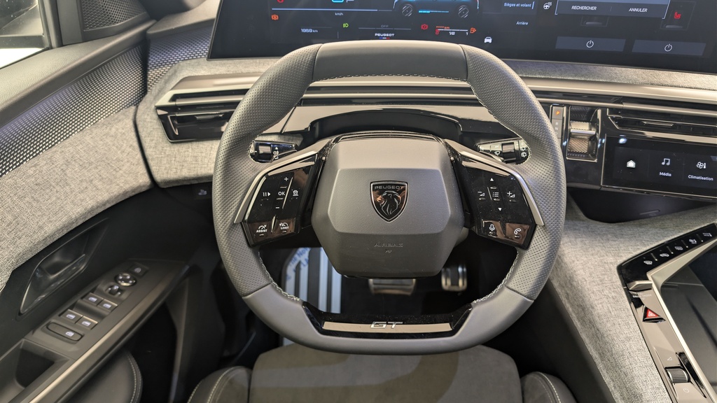 Peugeot 5008 HYBRID 145CH E-DCS6 GT