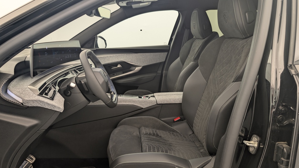 Peugeot 5008 HYBRID 145CH E-DCS6 GT