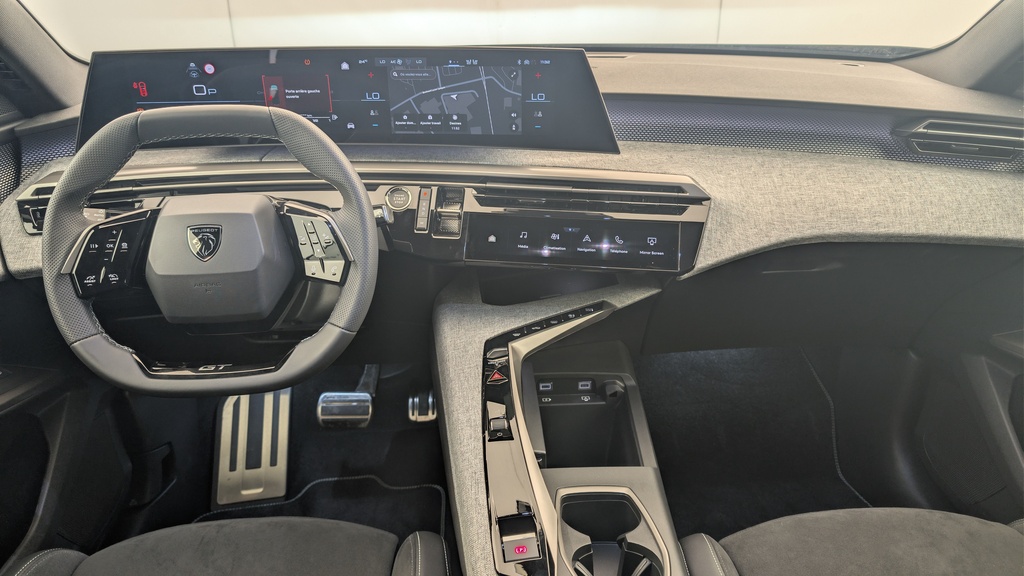 Peugeot 5008 HYBRID 145CH E-DCS6 GT