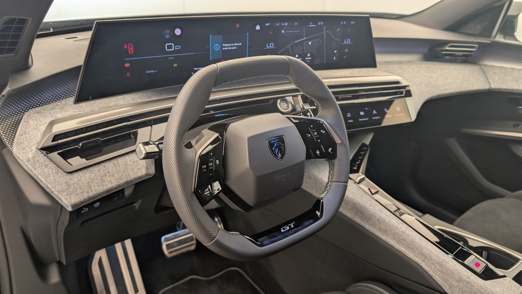 Peugeot 5008 HYBRID 145CH E-DCS6 GT