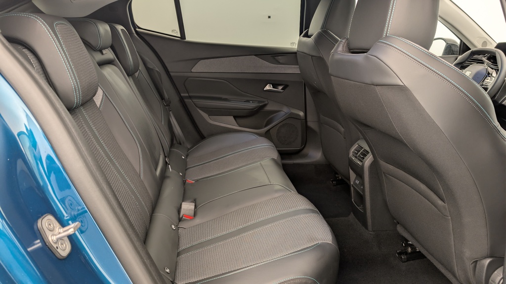 Peugeot 408 Hybrid 145 e-DCS6 Allure