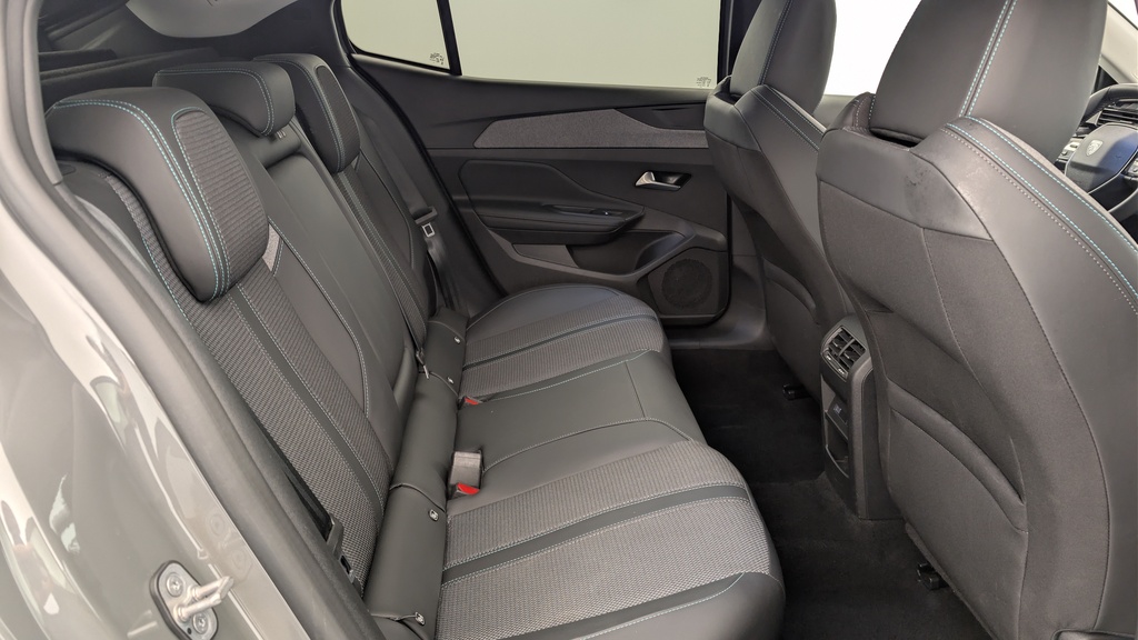 Peugeot 408 Hybrid 145 e-DCS6 Allure