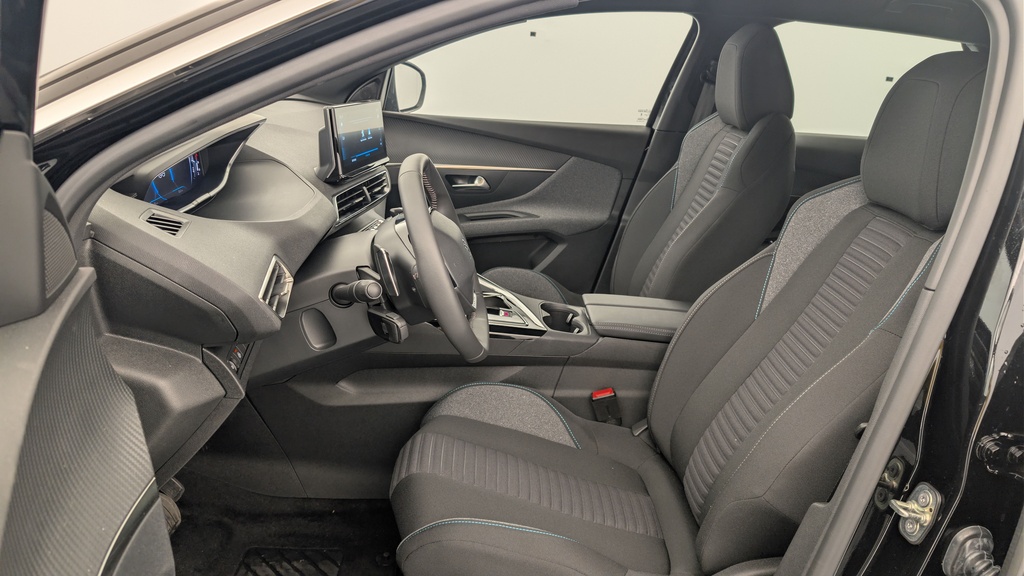 Peugeot 3008 Hybrid 136 e-DCS6 Active Pack