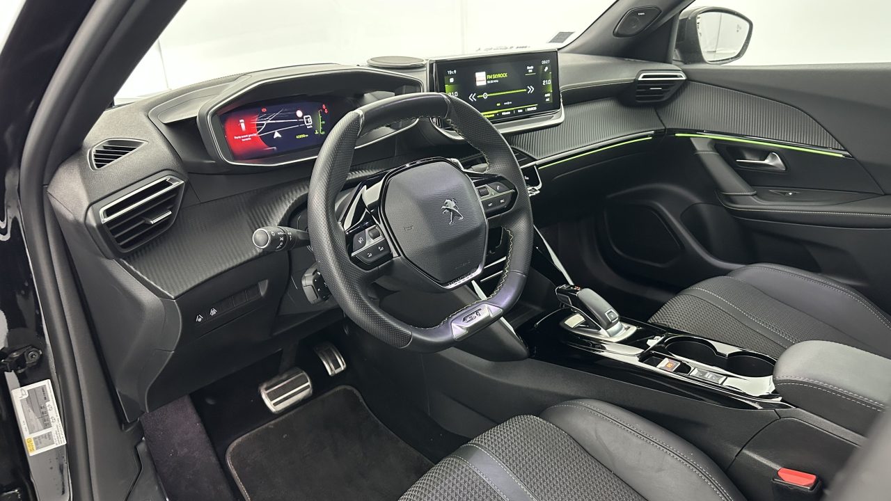 Peugeot 2008 II 1.2 PureTech 130ch GT EAT8