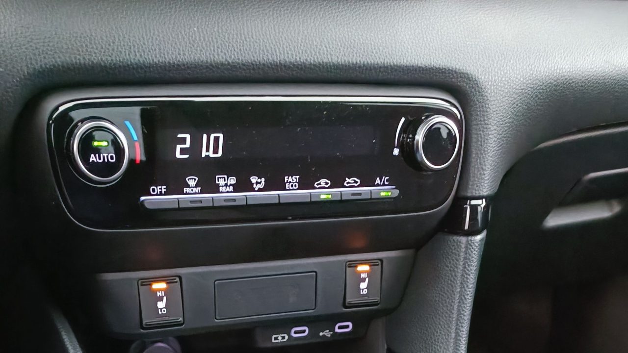 Toyota YARIS IV Hybride 116ch Design e-CVT