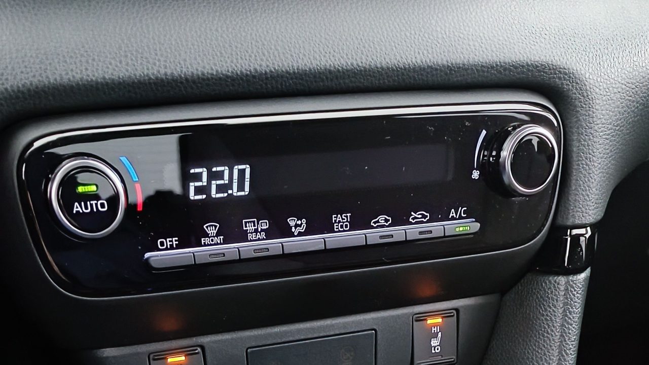 Toyota YARIS IV Hybride 116ch Design e-CVT