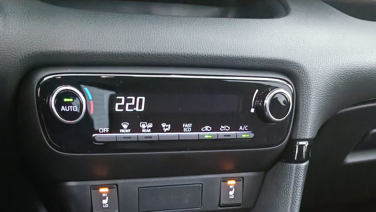 Toyota YARIS IV Hybride 116ch Design e-CVT