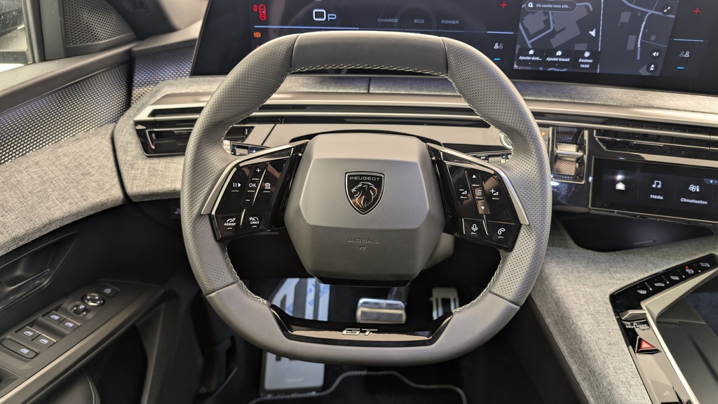 Peugeot 5008 HYBRID 145CH E-DCS6 GT