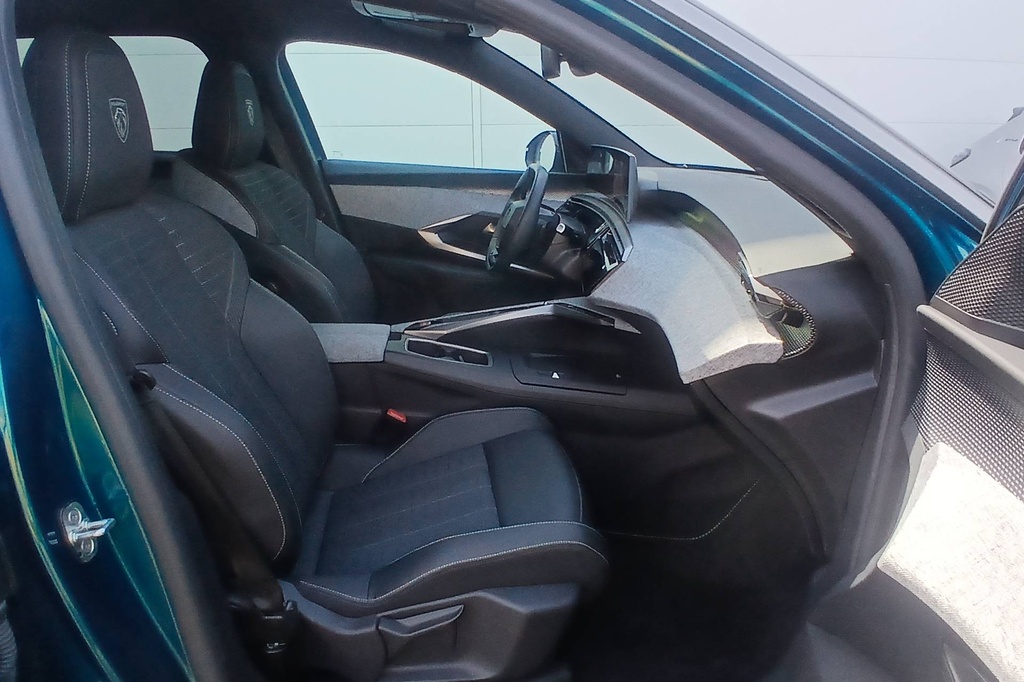 Peugeot 5008 HYBRID 145CH E-DCS6 GT