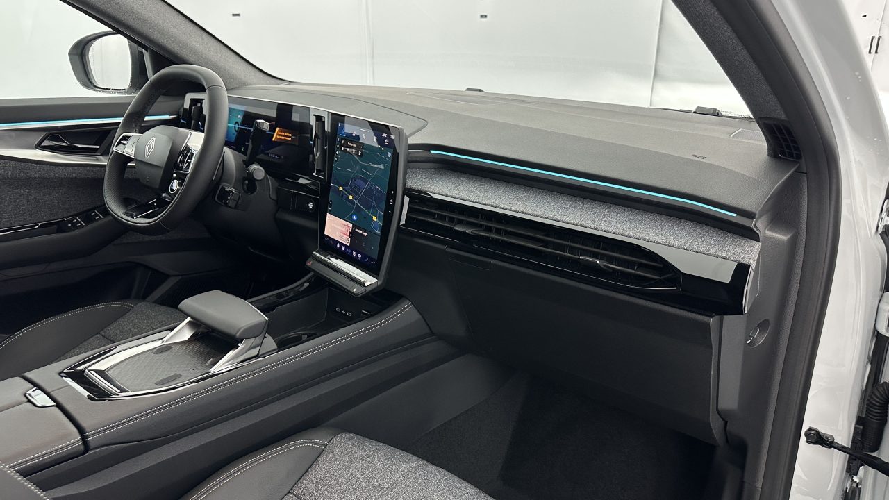 Renault ESPACE VI E-Tech full hybrid 200ch Techno
