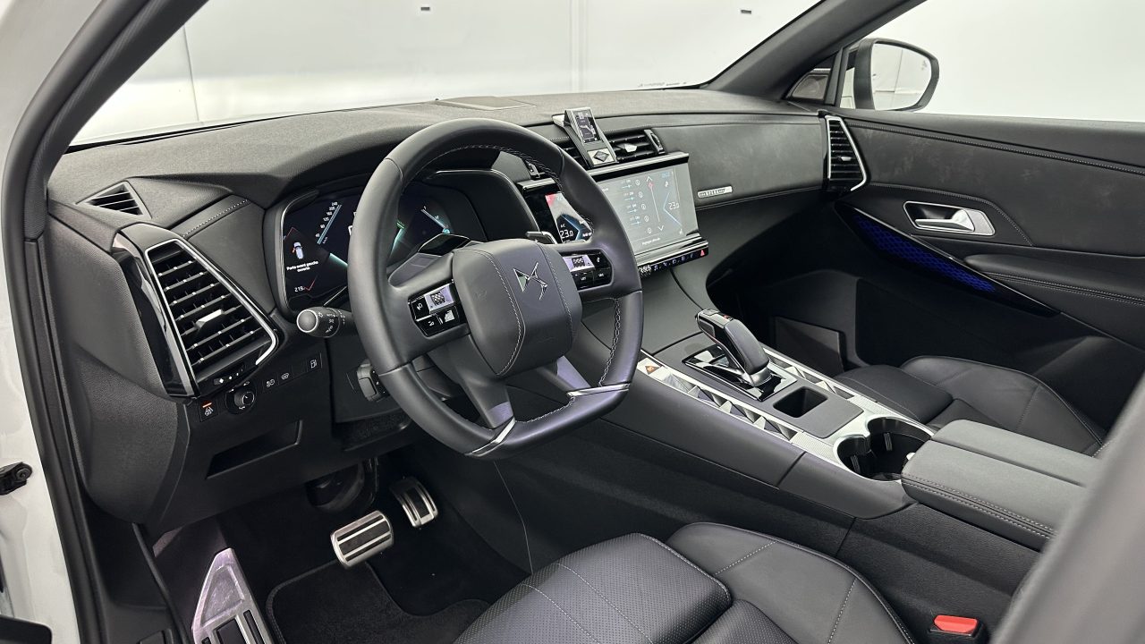 DS DS7 CROSSBACK 1.6 Hybride E-Tense 300 EAT8 4×4 Rivoli