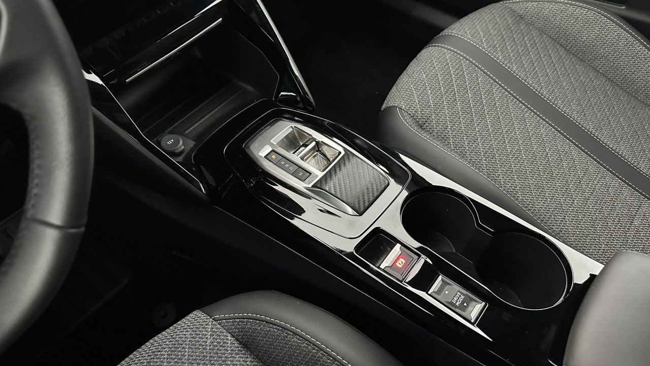 Peugeot 2008 II 1.2 Hybrid 136ch Allure e-DCS6
