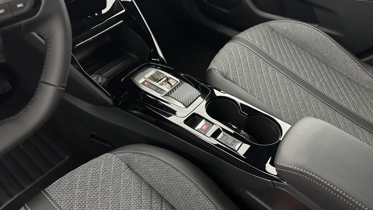 Peugeot 2008 II 1.2 Hybrid 145ch Allure e-DCS6
