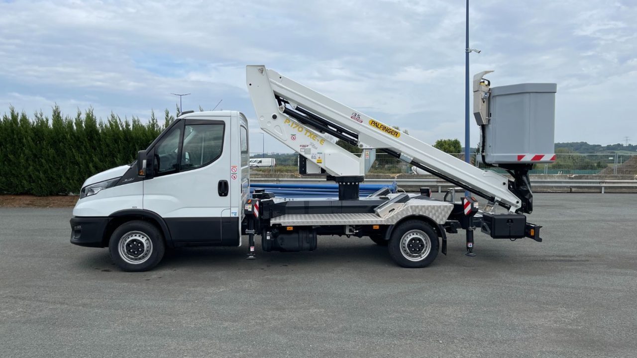 Iveco DAILY 35S14H 3750 2.3 136ch Nacelle Smart P170 TXE E